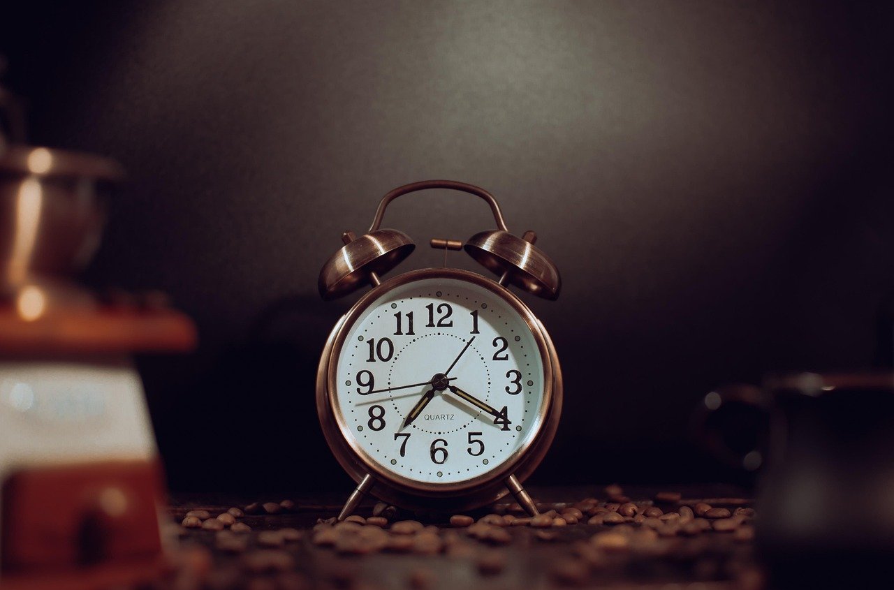 clock, alarm clock, coffee, coffee cup, cup, coffee grinder, grains