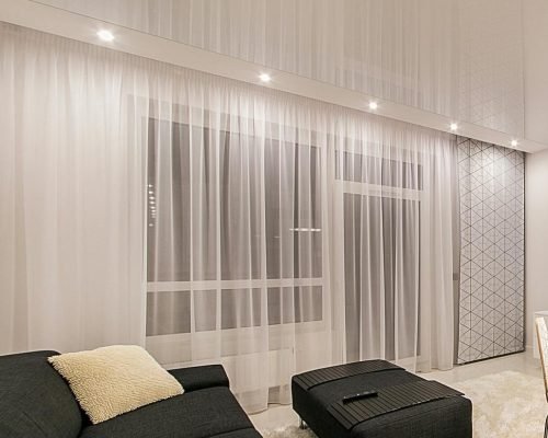 Sleek and stylish living room featuring modern furnishings and elegant lighting.